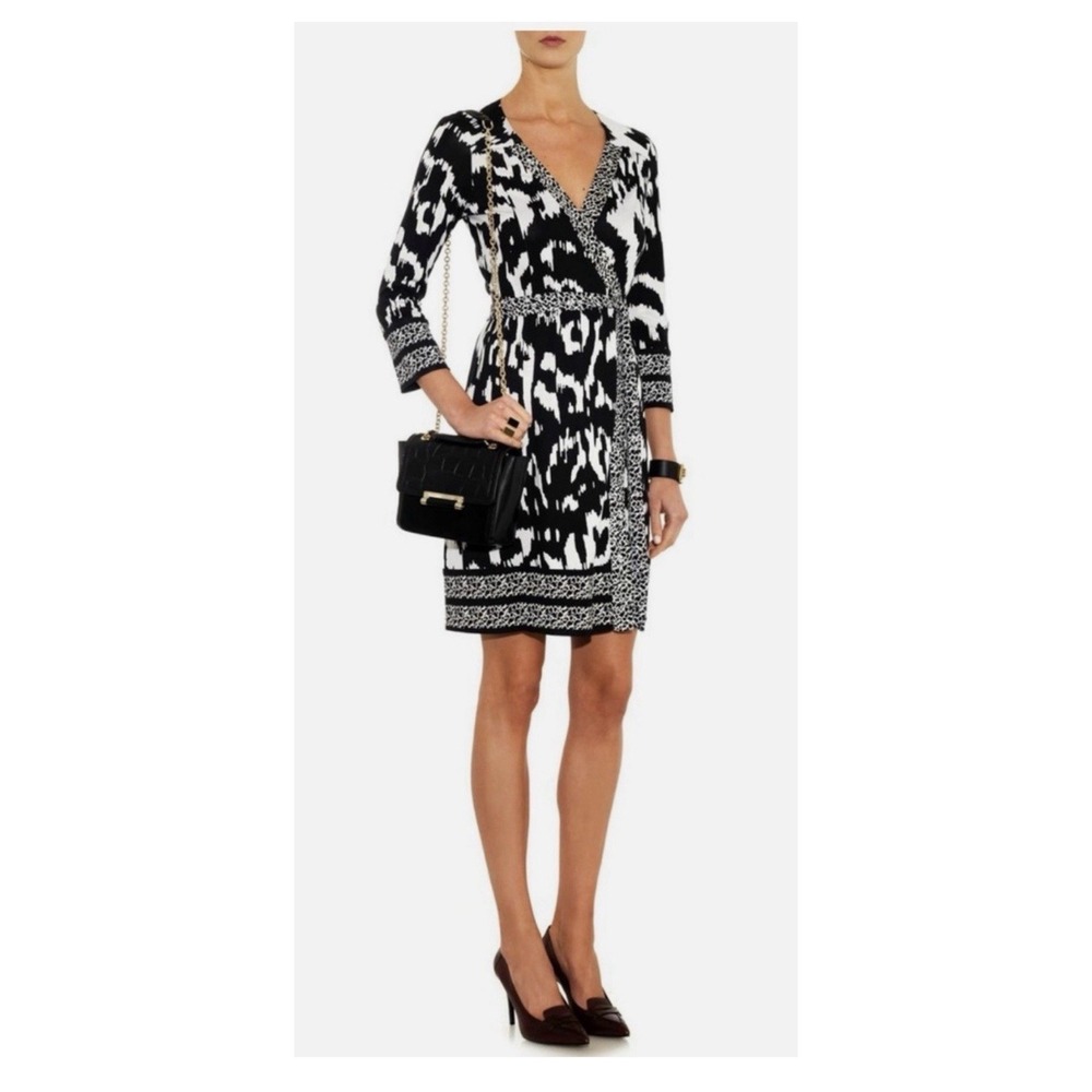 Diane Von Furstenberg Black & White Printed Wrap Midi Dress Size 4 100% Silk